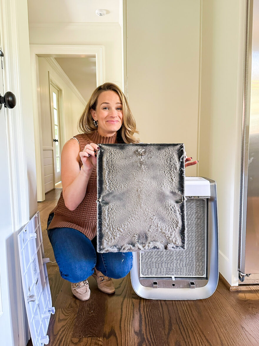 TeriLyn Adams showing the dust filtered by AirDoctor Purifier 