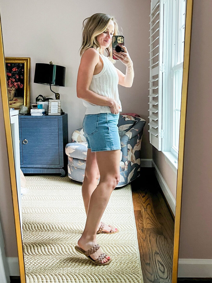 TeriLyn Adams sporting The Perfect Vintage Mid-Length Jean Short from Madewell.