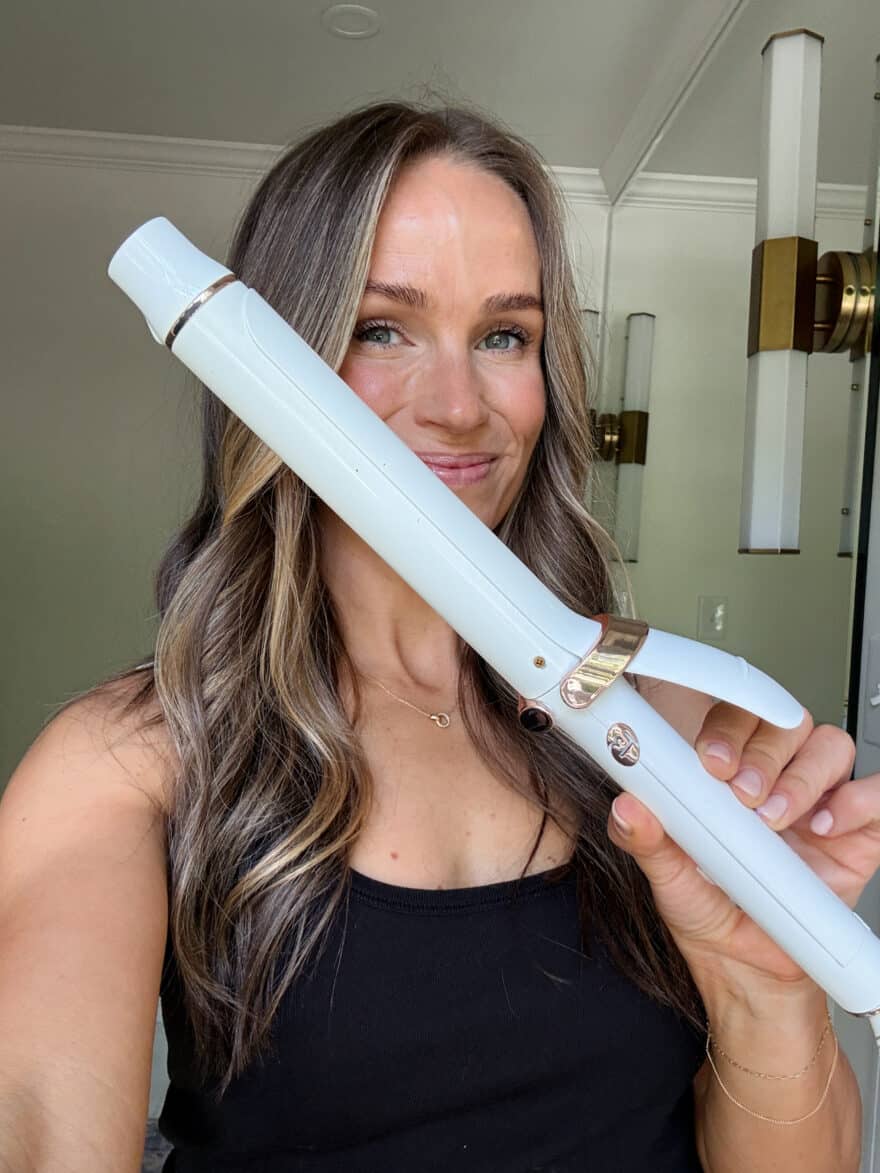 terilyn adams using t3 curling iron barrel to curl her hair