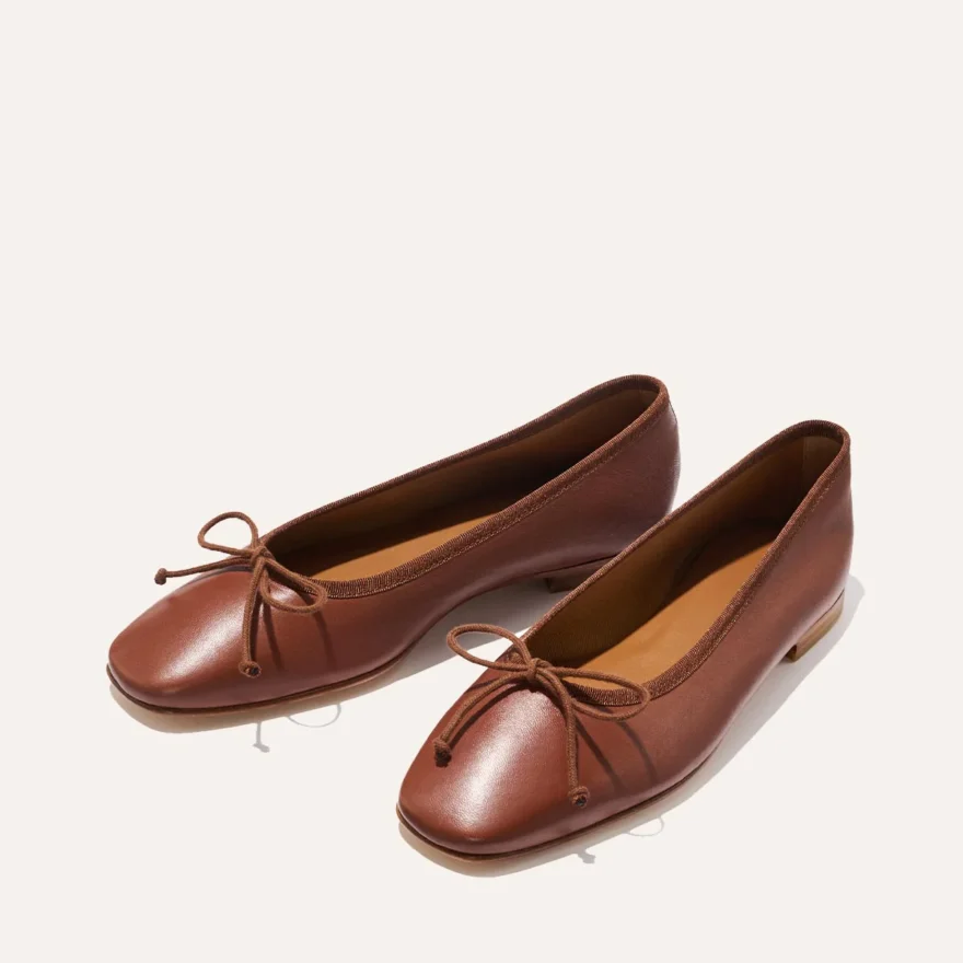 Margaux The Fonteyn flat with adjustable bow for swelling feet
