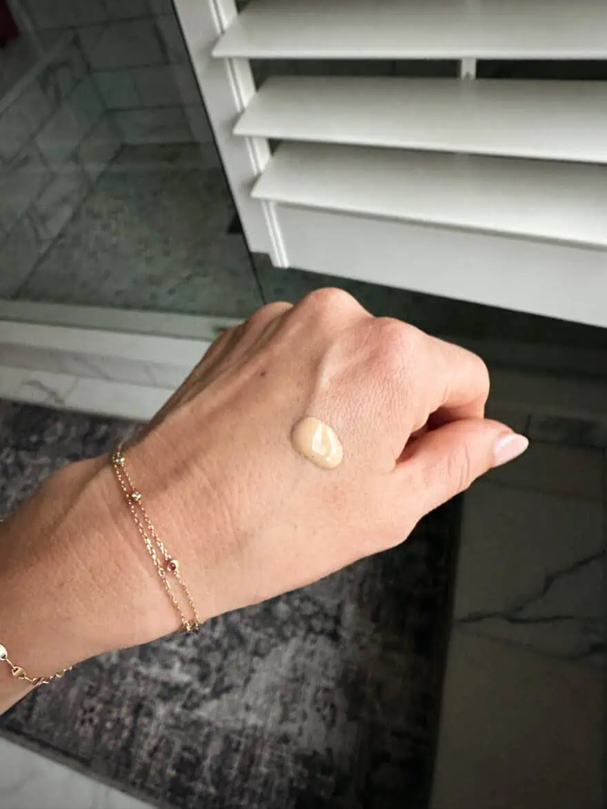 Woman with a drop of The Serum Hydroxytyrosol Skin Tint on hand