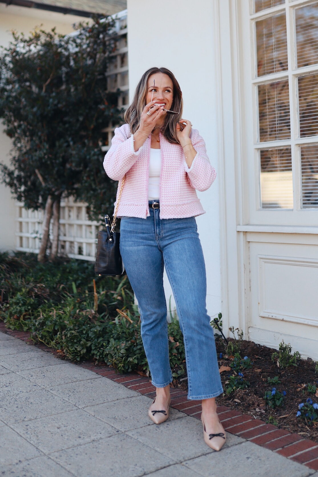 Woman wearing Quince jeans and pink blazer