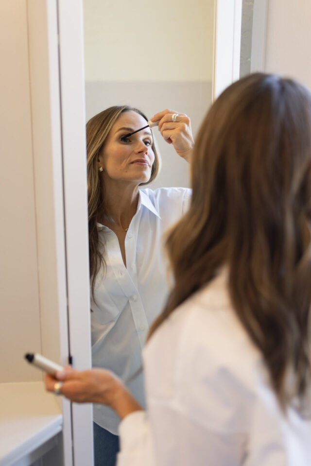 terilyn adams applying mascara
